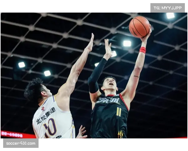 贾尔斯全能表现34分11篮板5盖帽 内线护框能力展现统治力